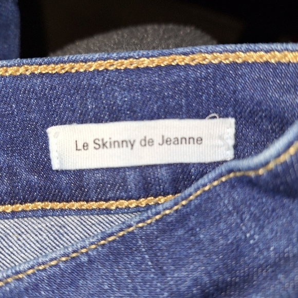 A pair of Frame denim Le Skinny de Jeanne in a size 26 with a 29" inseam. - Picture 4 of 5